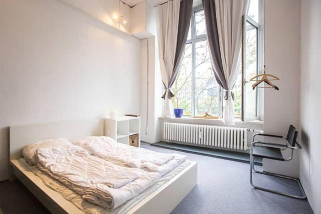 200Qm Loft For Friends And Family - On The Spree! Lägenhet Berlin Exteriör bild